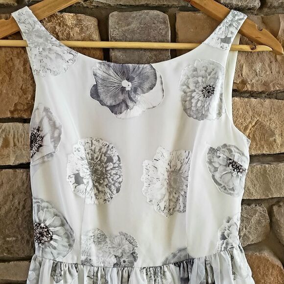 love...ady White & Silver Sleeveless Floral Frock - Picture 2 of 6
